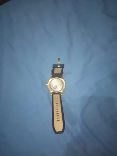 Vendo relógio yakuza