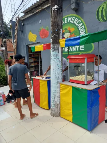 Algodão doce pipoca e pula pula