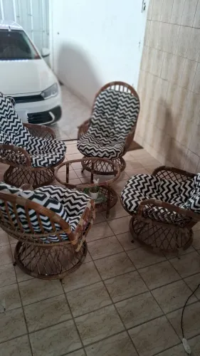 CONJUNTO DE CADEIRAS COM ESTOFADO