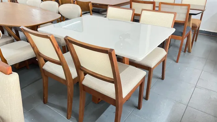 Conjunto Mesa madeira de Jantar com 4 Cadeiras Design Moderno