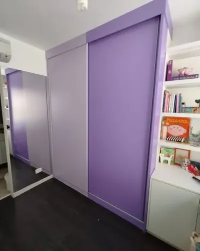 Personalização em guarda roupa planejado (adesivo impresso e laminado)