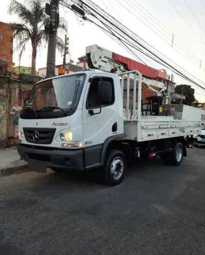 Accelo 815 cesto aéreo ano 2015