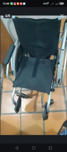 Vendo uma Cadeira de rodas R$:400/1 Andador R$:200(Contato:75- *)