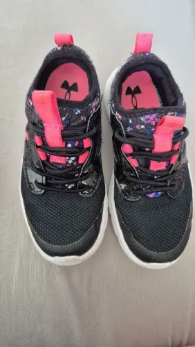 Tênis infantil Under armour número 27 semi novo 17cm interno