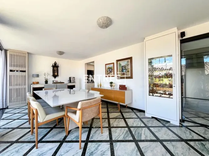 Casa 5 Quartos (sendo 2 Suítes) e 4 Vagas - Agronômica