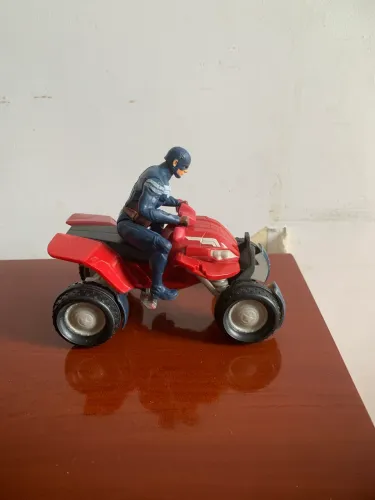 Capitão América Com Quadriciclo Marvel Hasbro