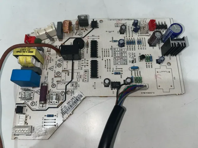 PLACA MIDEA (CE-KFR70G/N1Y-12F(0511).D.01.NP1-1)