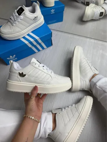 Tênis adidas