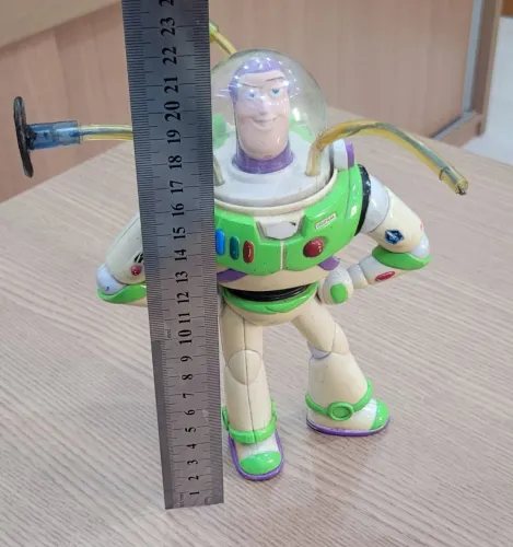 Boneco Buzz Lightyear Usado Bem Amarelado -Não funciona