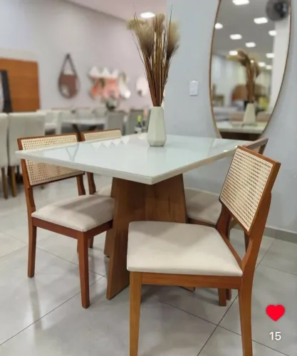 Mesa de Jantar Quadrada com Cadeiras de Madeira e Palhinha