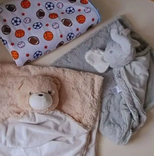 3 Mantas lindas plush macio (carters e outras)