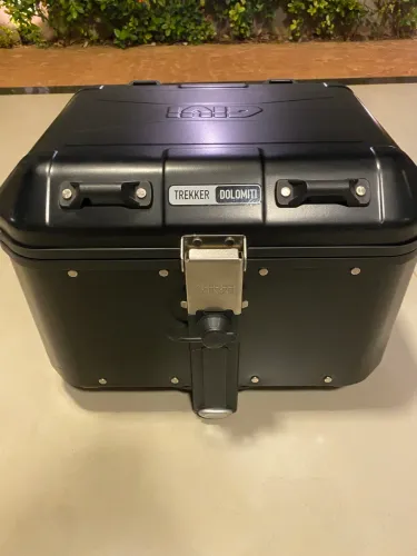 Baú Givi Trekker 46 litros Aluminio Preto