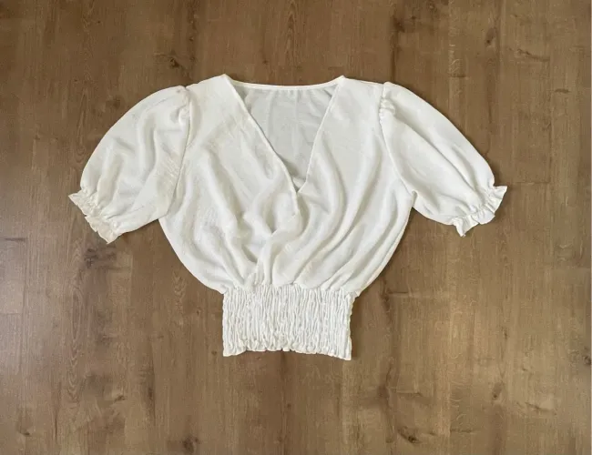 Cropped branco P / M decote V