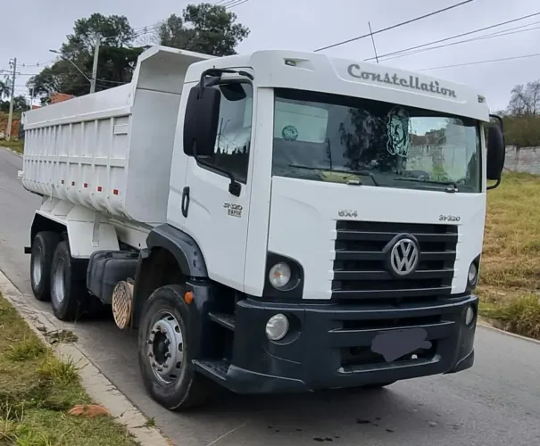 VOLKS 31320 CAÇAMBA. COM DIVIDA 