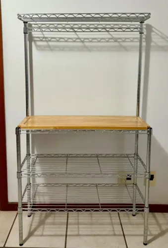 Bancada Multiuso em aço cromado e madeira / Baker`s rack