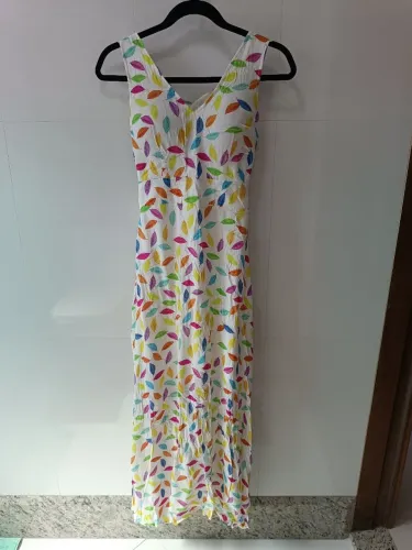 Vestido longo estampado com detalhe nas costas