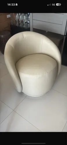 2 Poltronas de couro natural giratórias (bege)