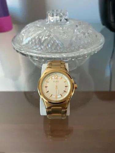 Relógio Euro Dourado - Elegância e Estilo