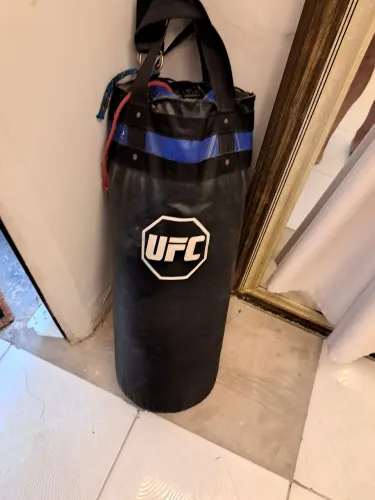 Saco de boxe com suporte de ferro 200 reais com tudo