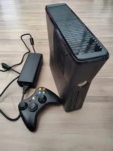 Xbox 360 + 1 controle + 20 jogos + c/ pendrive de desbloqueio.
