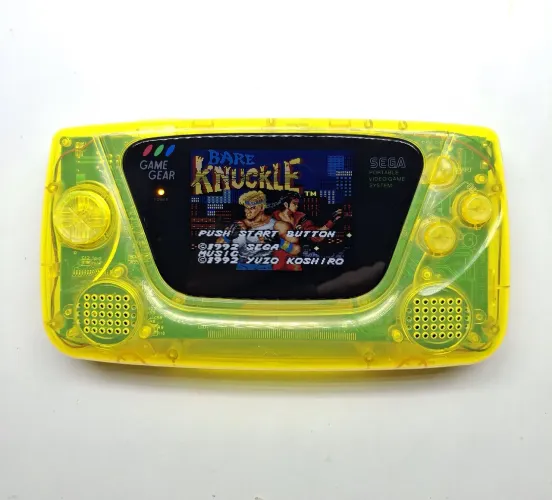 Game Gear Solar Flare com tela IPS laminada, mod de som estéreo, fonte e um jogo
