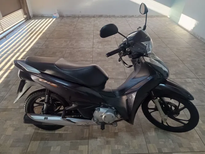 Biz novíssima, completa e baixo km