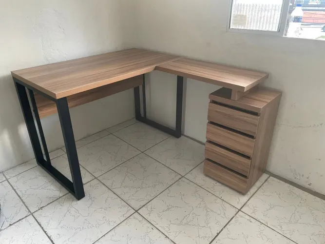 Mesa em L padrão industrial