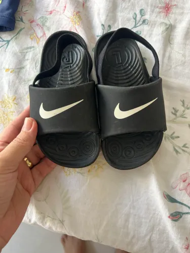 Chinelo slide Nike kawa infantil 22/23