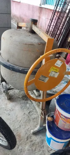 Betoneira em ótimo estado