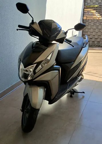Honda Elite seminova - apenas 200km rodados