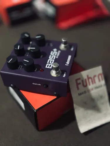 PEDAL FUHRMANN BASS+ PREAMP - COM CAIXA ORIGINAL