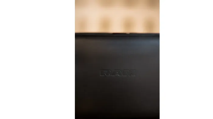Capota Marítima RAM 1500 Sem Uso Original