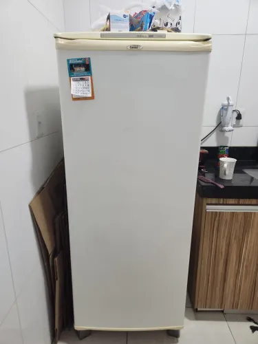 Geladeira Consul Prátice 300 usada bem conservada funcionando normalmente.