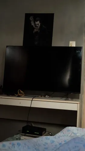TV 4k Samsung 43 tela trincada (para retirada de peças )