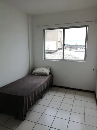 Quarto no Kobrassol com Wi-Fi cortesia