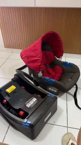 BEBÊ CONFORTO + BASE PARA CARRO 