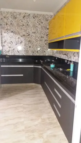 Casa com Piscina, salão comercial e edícula 