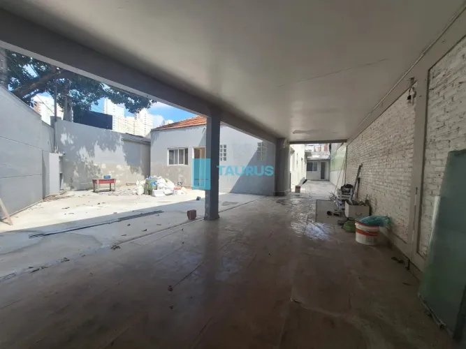 Casa comercial para locação, 6 salas, 5 vagas, Moema.