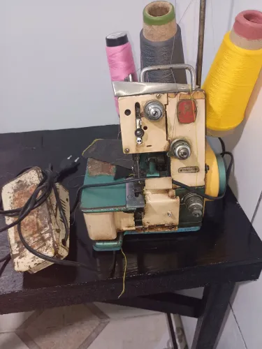 Vendo máquina overloque