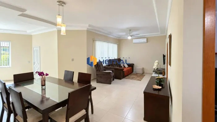 Casa com 3 quartos à venda, 201 m² por R$ 920.000 - Residencial Moreschi - Maringá/PR