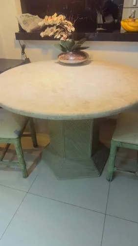 MESA COM 5 CADEIRAS