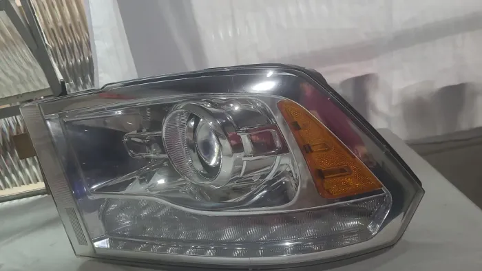 Farol dodge RAM 2500