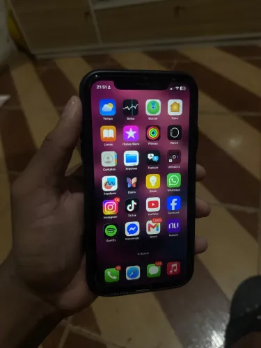 iPhone XR, 128 gb, trincado na película 