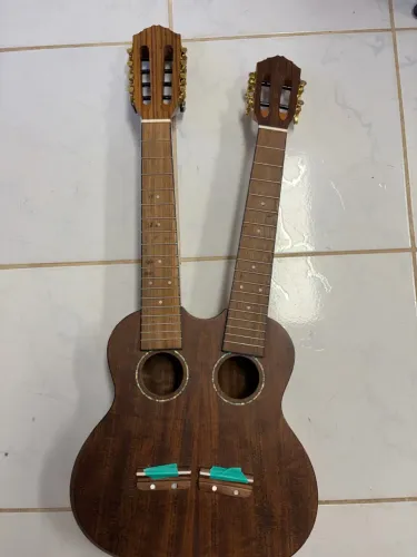 Ukuleles à venda.