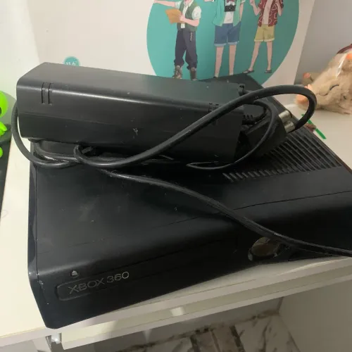 Xbox 360 + Fonte (para retirada de peças)