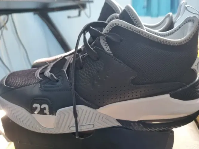 Tênis Air Jordan Stay Loyal 2