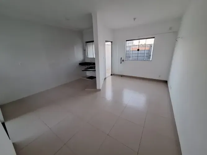 Casa térrea em Jd. Olímpia, 2 quartos, sendo 1 suíte.