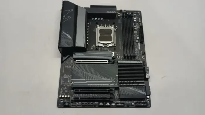 Placa Mãe Gigabyte X670 Aorus Elite AX DDR5 AM5