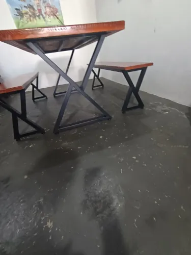 Conjunto de mesa estilo industrial