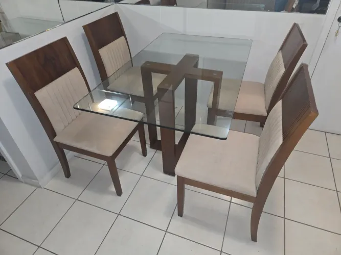 Jogo de Mesa com 4 Cadeiras